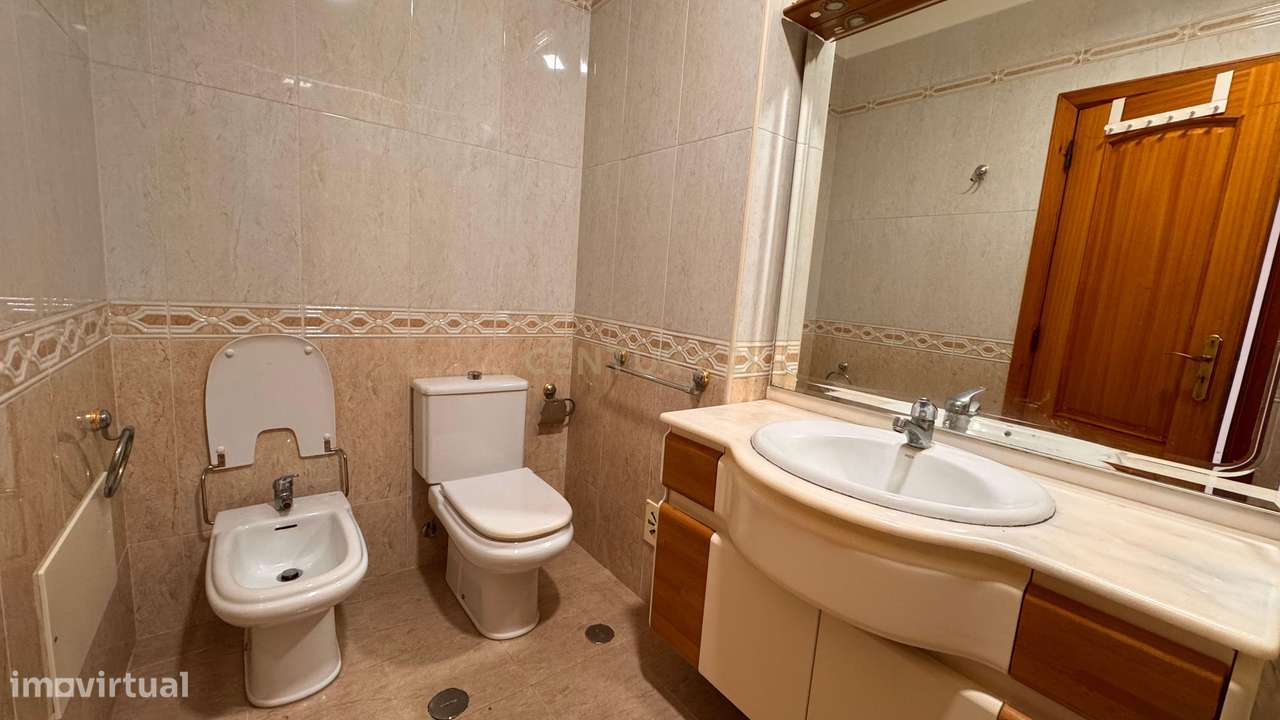 Excelente T4 no Montijo com Garagem e Arrecadação.-31