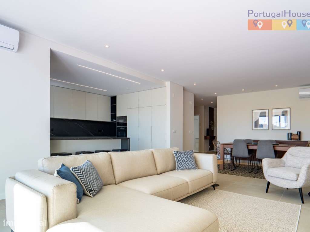 Vivenda T4+1 na praia do Areal com piscina.-7