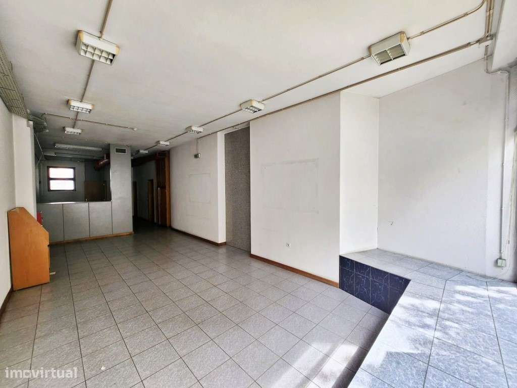 Loja muito versátil, com 2 pisos e logradouro - Grande imagem: 5/29