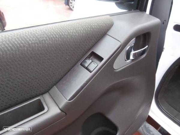 Nissan Navara 2.5 dCi CD XE 4WD - 22