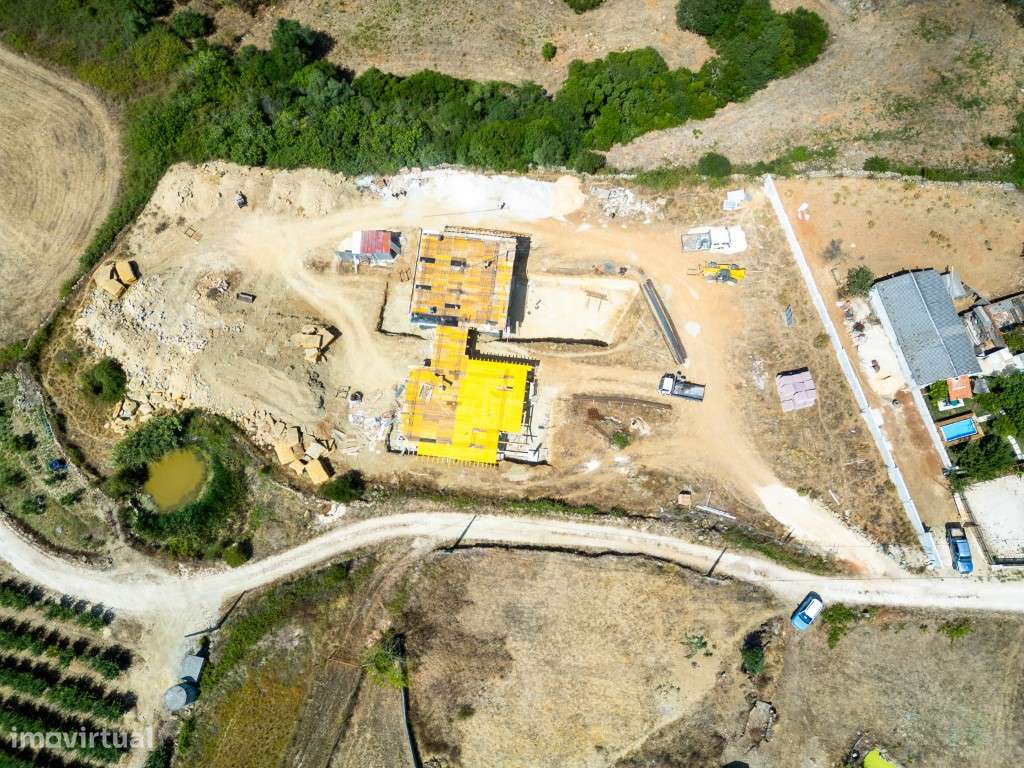 Moradia T4 moderna em construção com piscina em Évora de Alcobaça-5