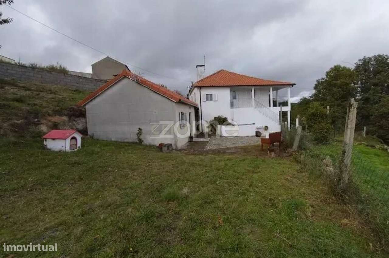 Quinta em Montalegre (cinco quartos e duas caas de banho-2