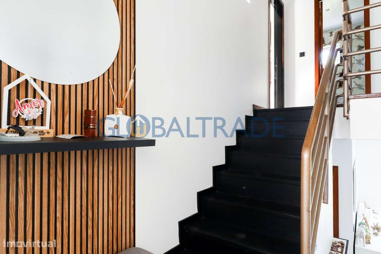 Moradia bifamiliar T4 em São Pedro da Cova - Grande imagem: 4/40