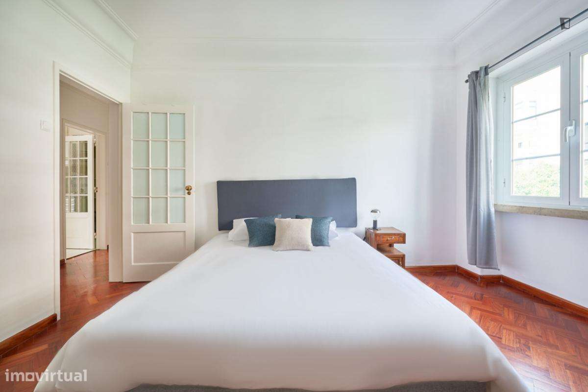 Quarto - localizado em São Sebastião Lisbon - Grande imagem: 3/10