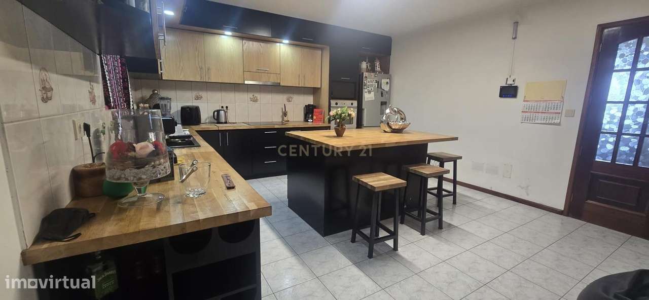 Moradia V3 com Terreno de 1.392 m² na Lomba do Pomar – Povoação-11