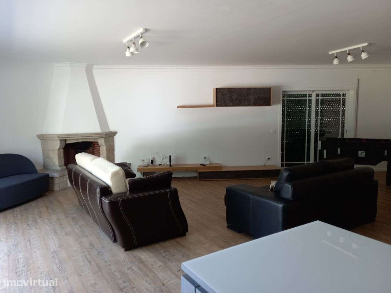 Moradia com 4 suítes, piscina e casa de hóspedes-5