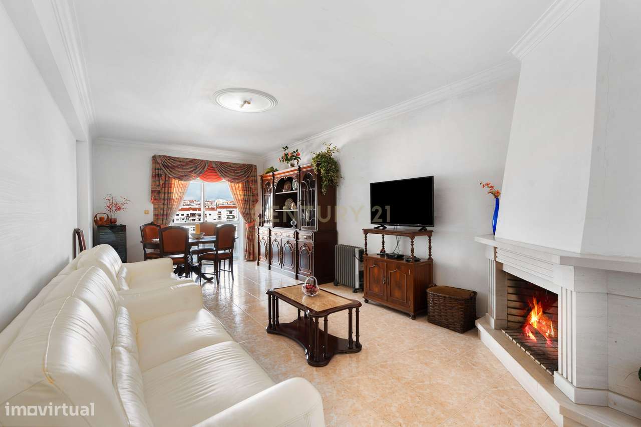 Apartamento T2 com varanda e vista desafogada-16