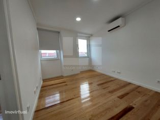 ApartamentoT1, totalmente remodelado, Santa Apolónia