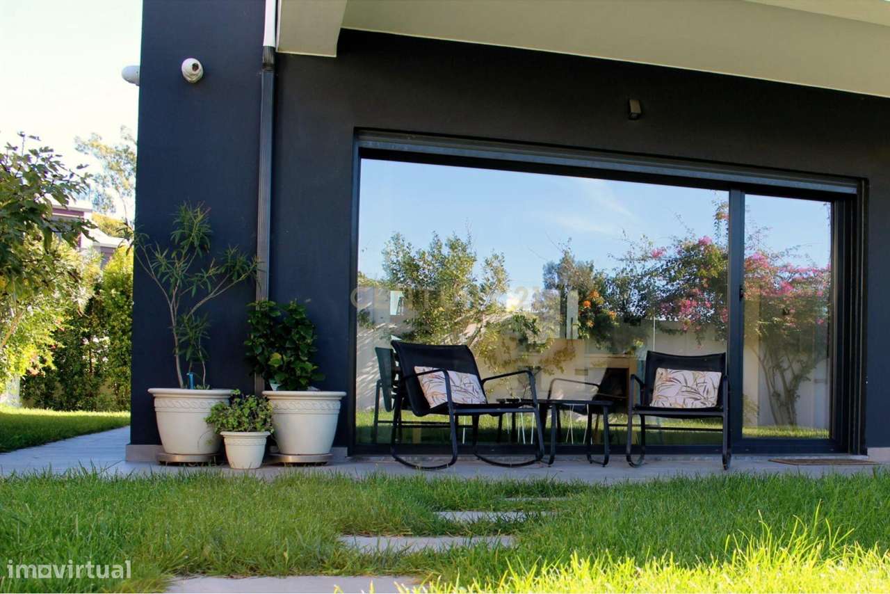 Moradia Isolada T4 de Prestígio – Bairro de São João, Sobreda-5