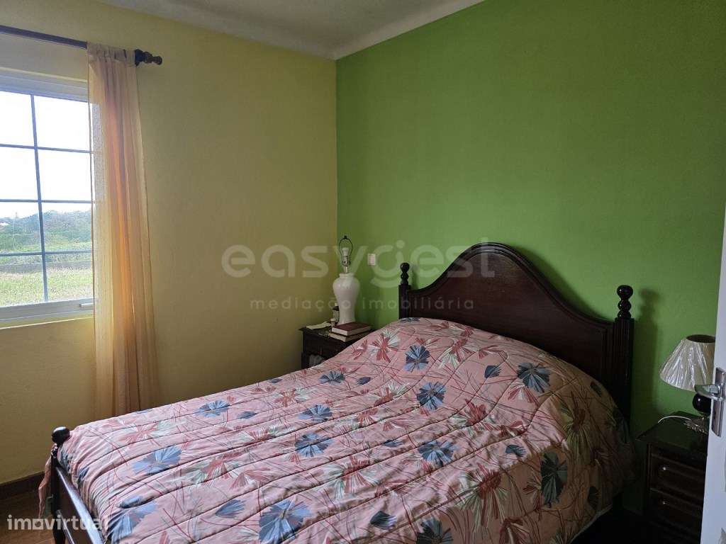 Moradia T3 nas Capelas com Terreno com Viabilidade de Construção-7