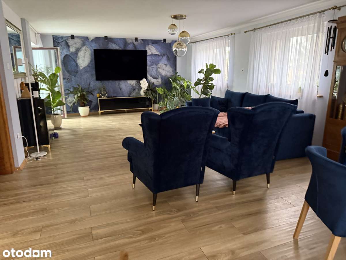 Dom wolnostojący z piękna działką we wsi Jabłów-3