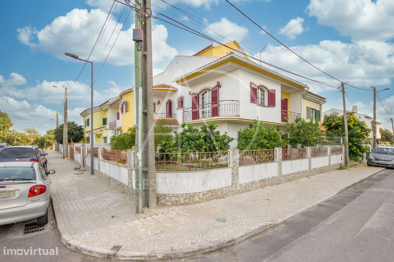 MORADIA T5+1 EM SANTO ANDRÉ, BARREIRO-30
