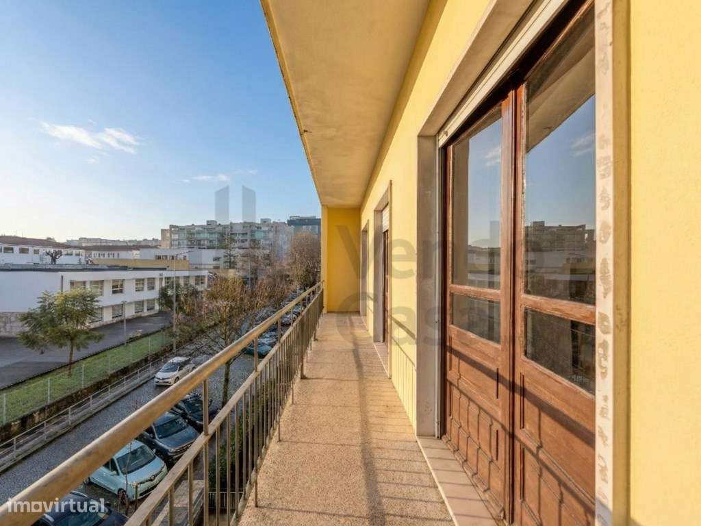 Vende-se T6+1 Braga À Av. Liberdade-35