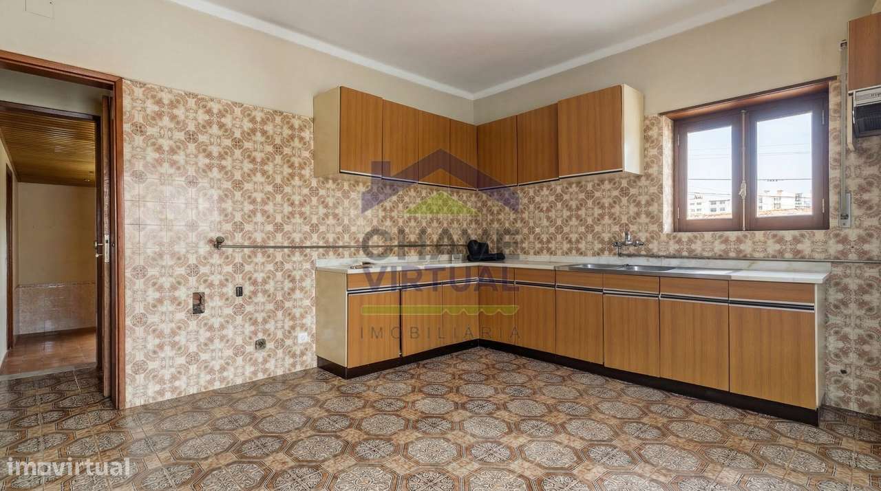 Moradia V3 com Terreno Urbano e Garagem - Seixal, Lourinhã-27