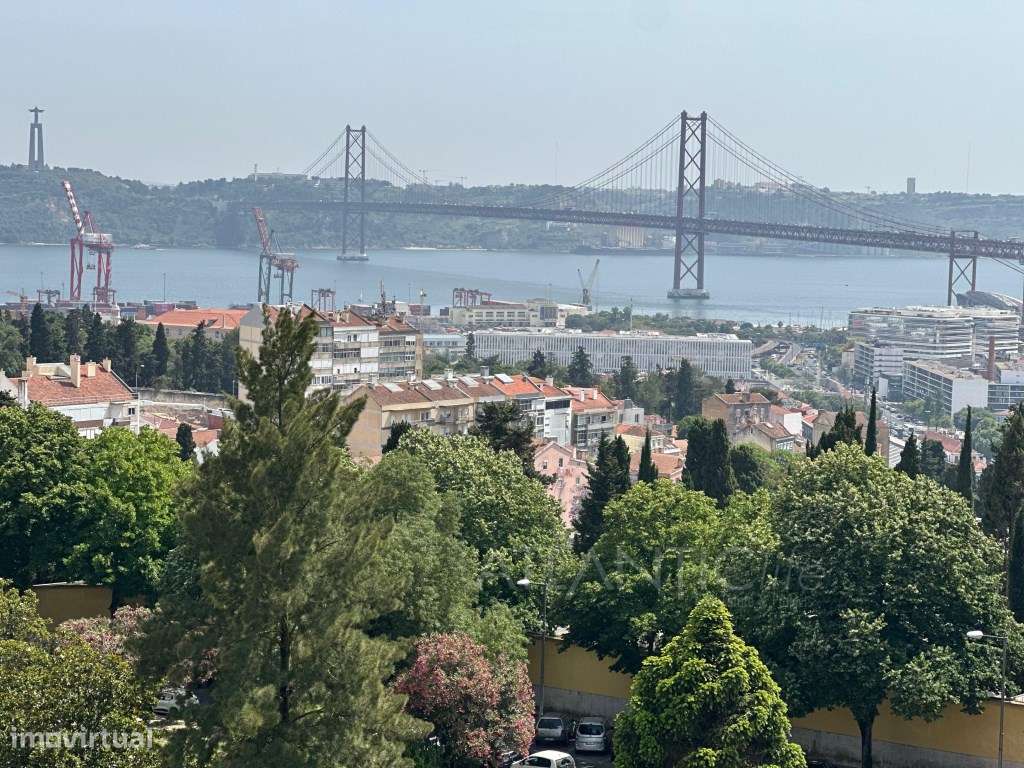 Apartamento T2 em Campo de Ourique - Grande imagem: 2/5