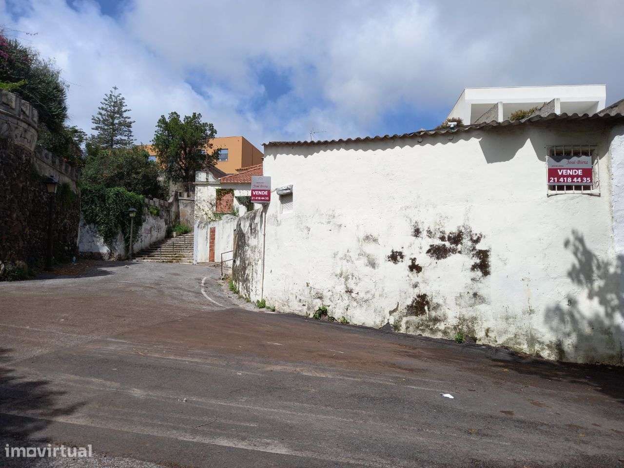 Prédio - Edifício de moradia T4, mais 3 Div. Susc. Utilz. Independente - Grande imagem: 2/15