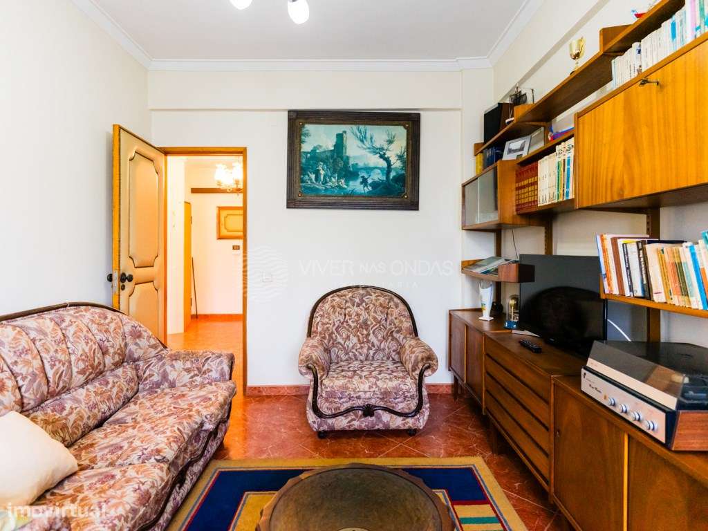 Apartamento T3 - áreas generosas e excelente localização - 500m praia - Grande imagem: 3/51