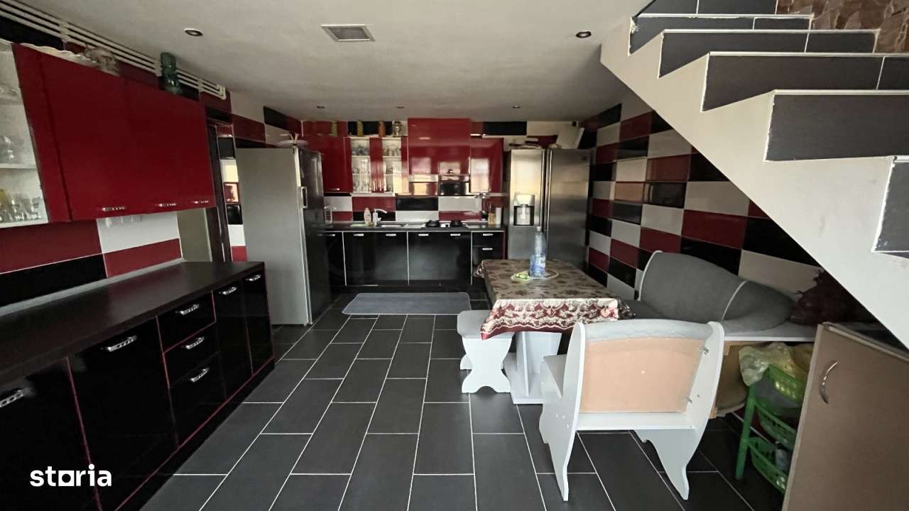 Casa cu 7 camere zona retrasa Poroinica - Imagine principală: 5/15