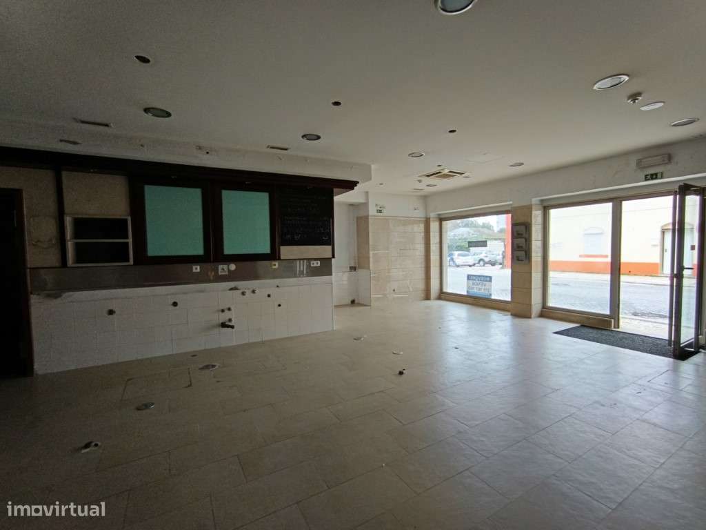 Loja comercial de 160 m² no centro do Barreiro - Grande imagem: 3/16