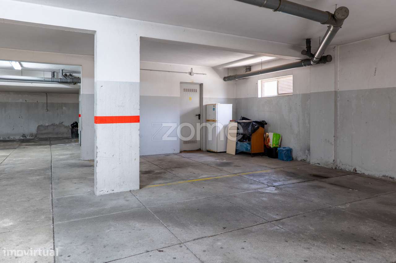 Apartamento T3 com garagem, varanda e arrumos-26