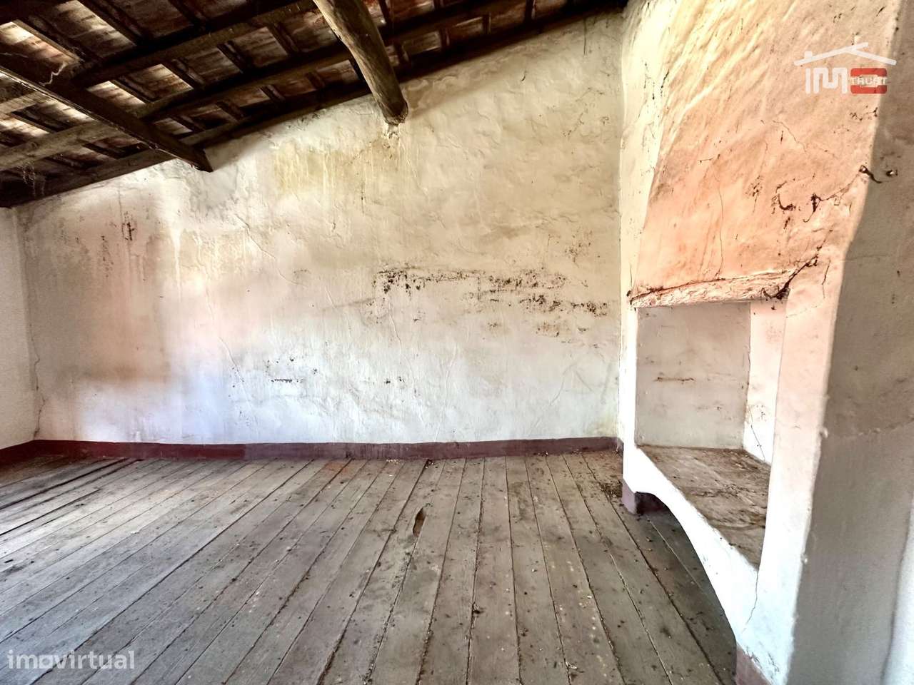 Fantástico Investimento - Moradia com Quintal - Sarilhos Grandes-20