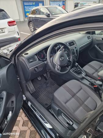 Volkswagen Jetta 1.2 TSI Comfortline - 11