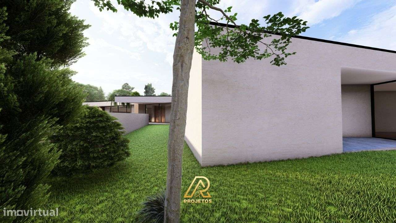 Moradia T4 Térrea Isolada com piscina - Centro de Santa Maria da Feira-7