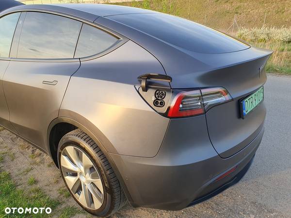 Tesla Y Long Range AWD - 5