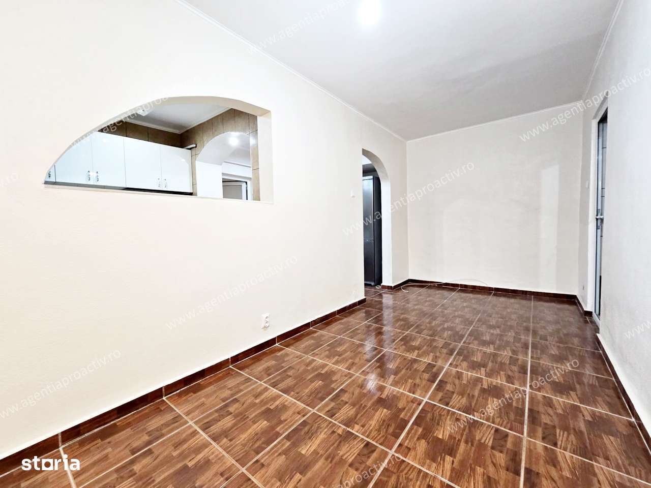 Apartament cu 3 camere, pretabil și pentru activitati comerciale.-4