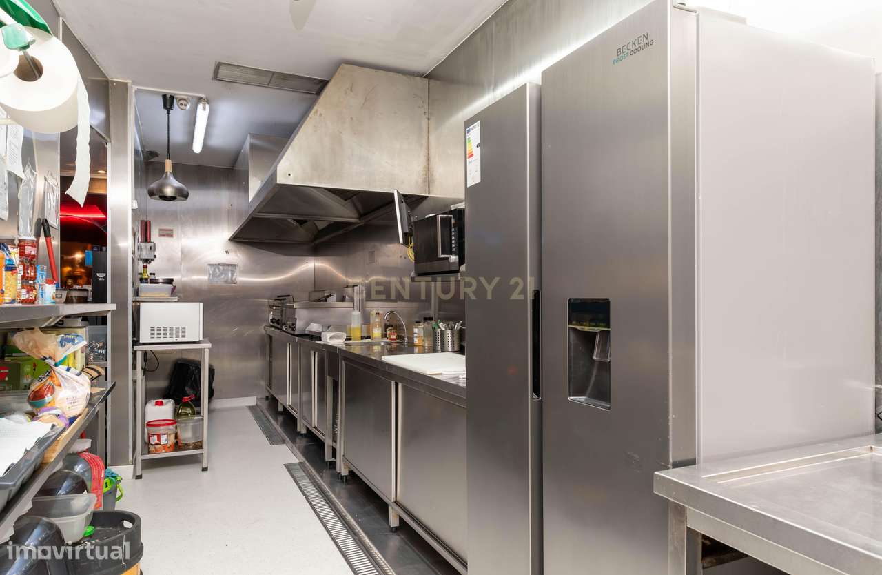 Trespasse de Bar / Restaurante de Diversão Noturna na Av. Marques de T-3