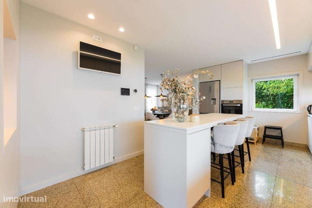 Moradia T4 em zona privilegiada de Nogueiró – conforto, elegância e vi - Grande imagem: 3/22