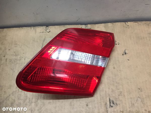 MERCEDES B KLASA W246 14R LAMPA PRAWA TYŁ A2468200864 - 1