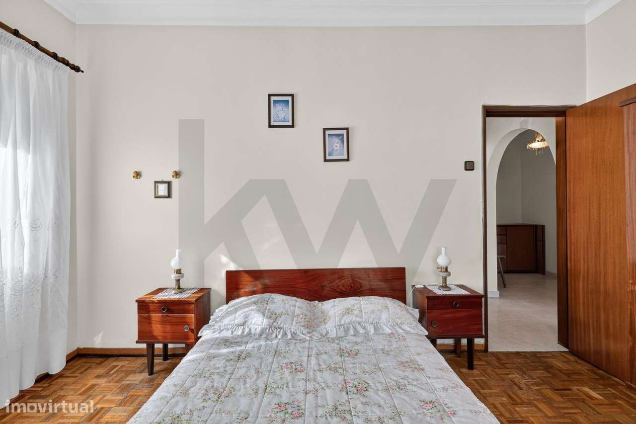 T1 com estúdio remodelado no Pragal - Grande imagem: 5/15