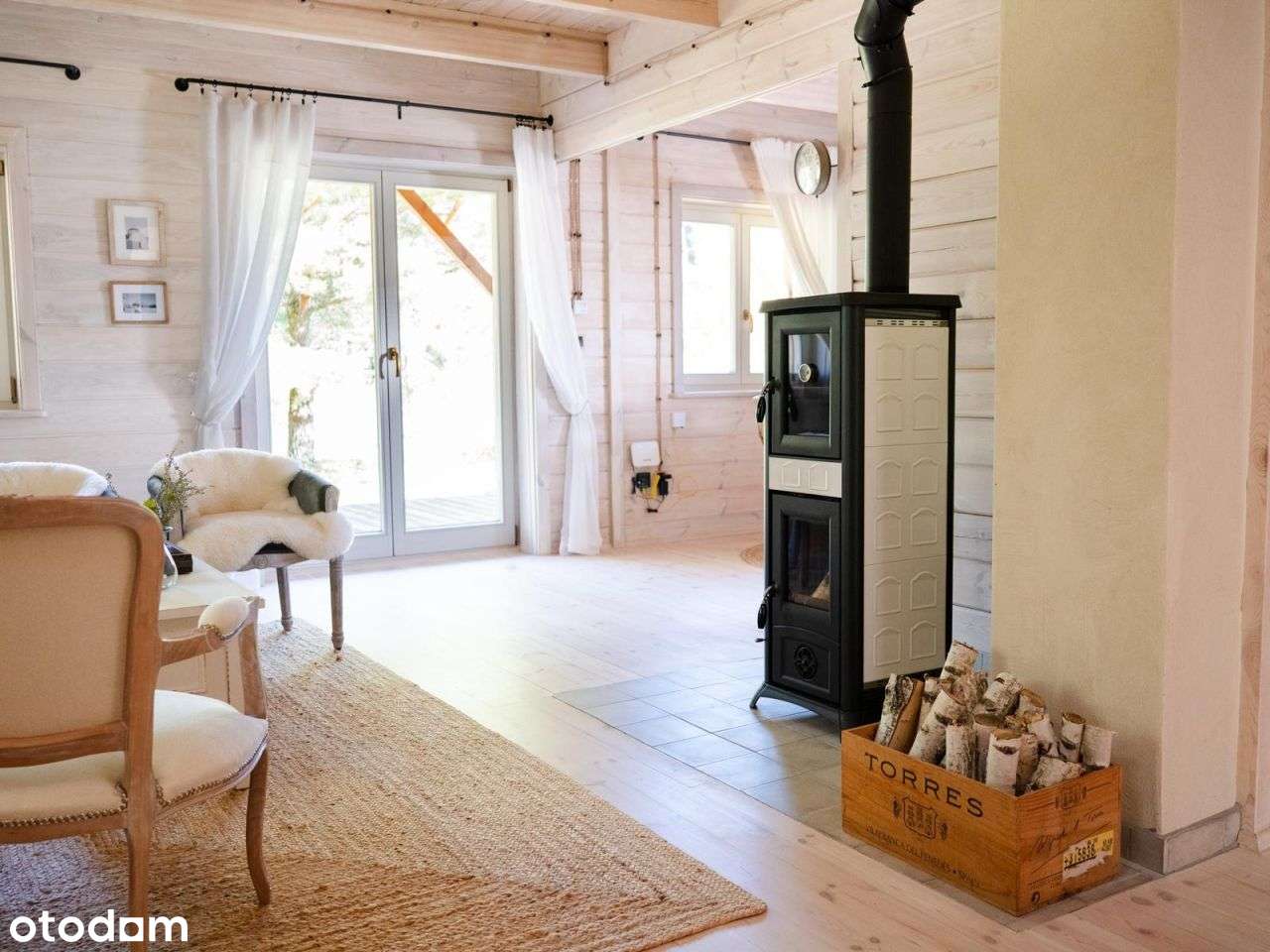 Sprzedam kameralny dom wśród jezior w miejscowości-9