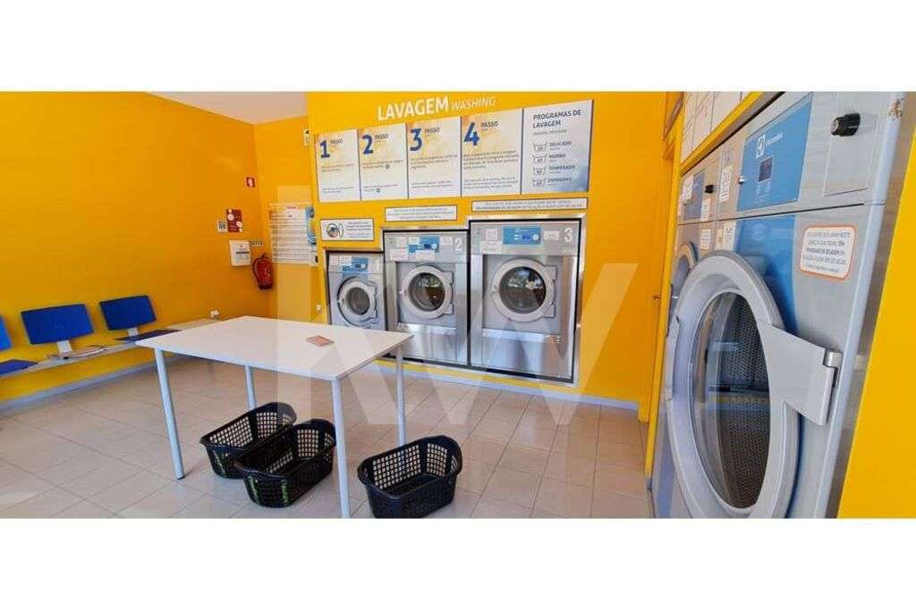 LAVANDARIA SELF-SERVICE  | JUNTO À ESTAÇÃO B | ESTRADA DE EIRAS | TRES - Grande imagem: 3/21