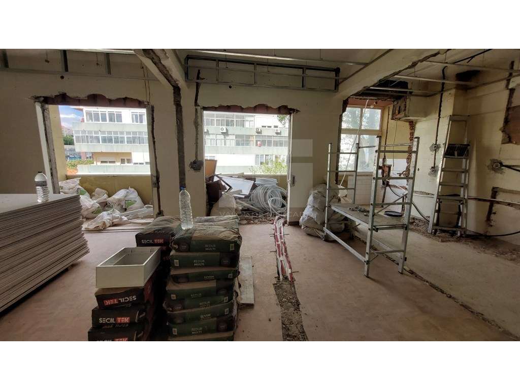 Apartamento T3 EM REMODELAÇÃO, 3º andar, Rua Engenheiro Nobre Guedes-5