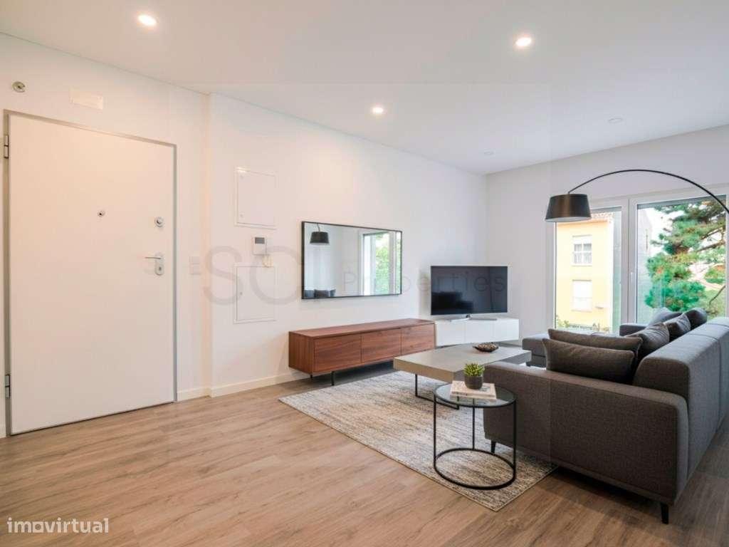 Apartamento T2 Garagem e Arrecadação Sobreda-0