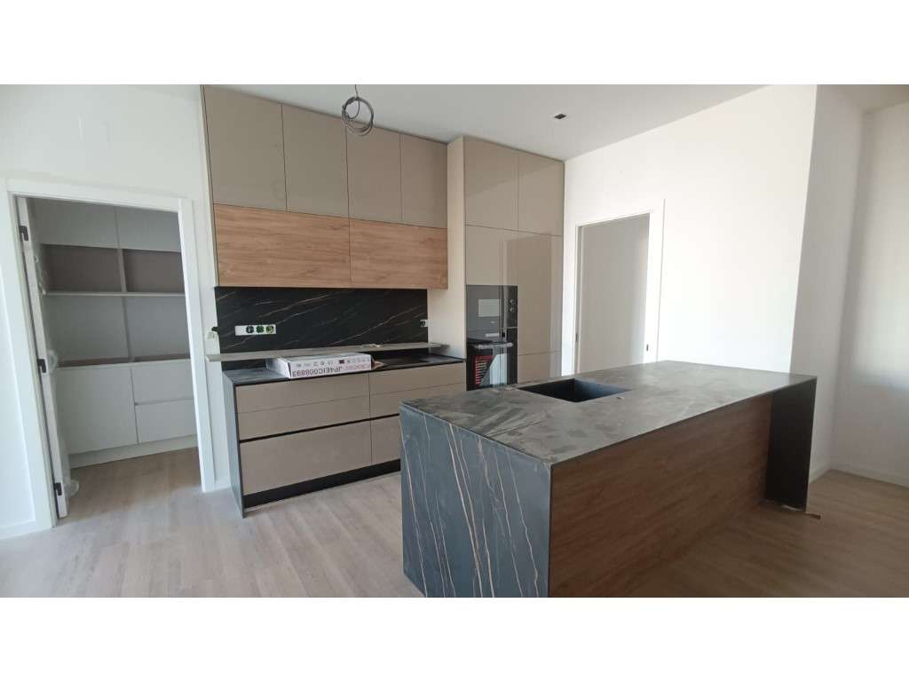 Magnifico Apartamento T0+1 - Monte Abraão - Queluz - Remodelado-0