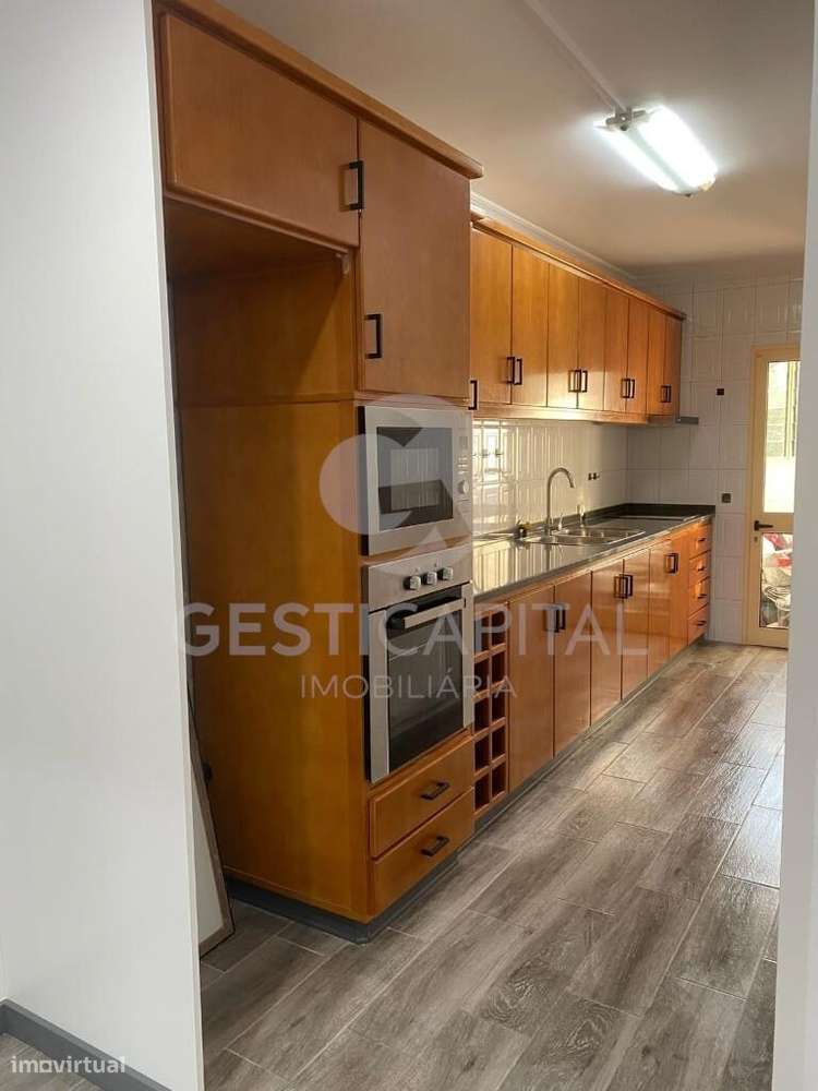 Apartamento T3 com lugar de garagem no centro do Marco de Canaveses-7