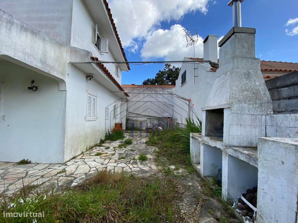 Moradia T3+1 com Grande Potencial na Lagoa de Albufeira - Sesimbra-49