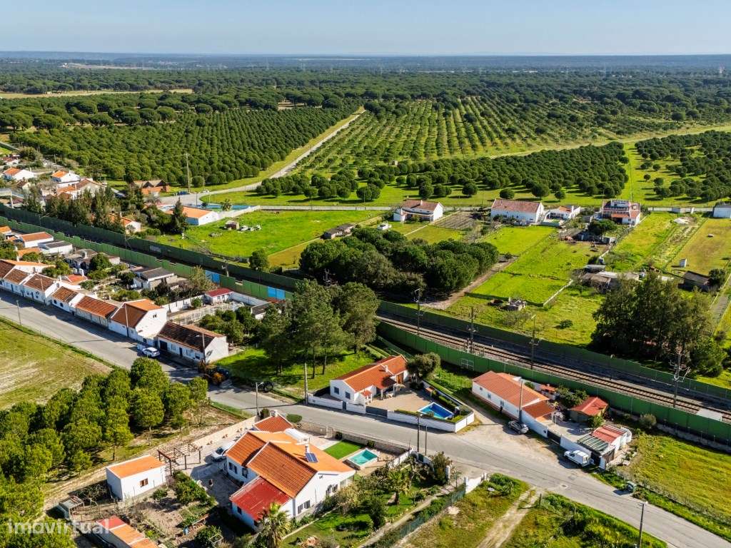 Moradia térrea com logradouro, piscina e estacionamento em Grândola-17