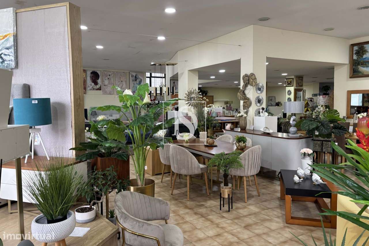 Espaço comercial com 598m2 no centro de Viseu-5