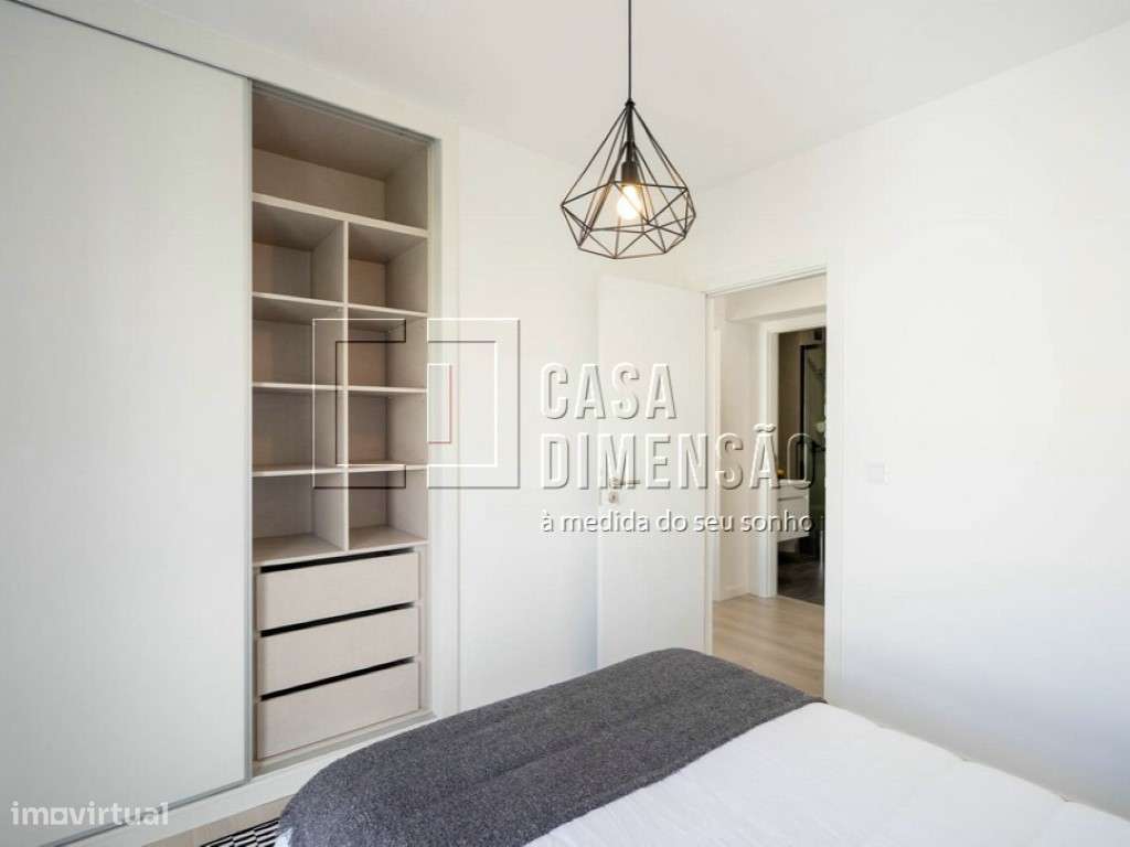 Apartamento T3 em Benfica com Varandas, Estacionamento e Totalmente...-25