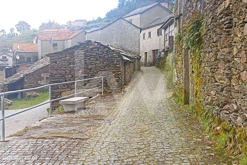 Moradia típica em xisto, para restaurar (serra da Arada e Freita) - Grande imagem: 4/31