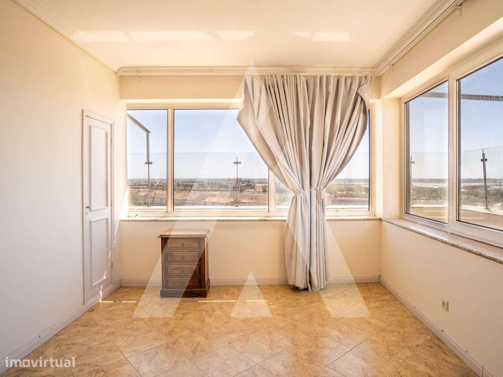 Apartamento T4 com Terraço de 90 m² no Centro de Aveiro-22