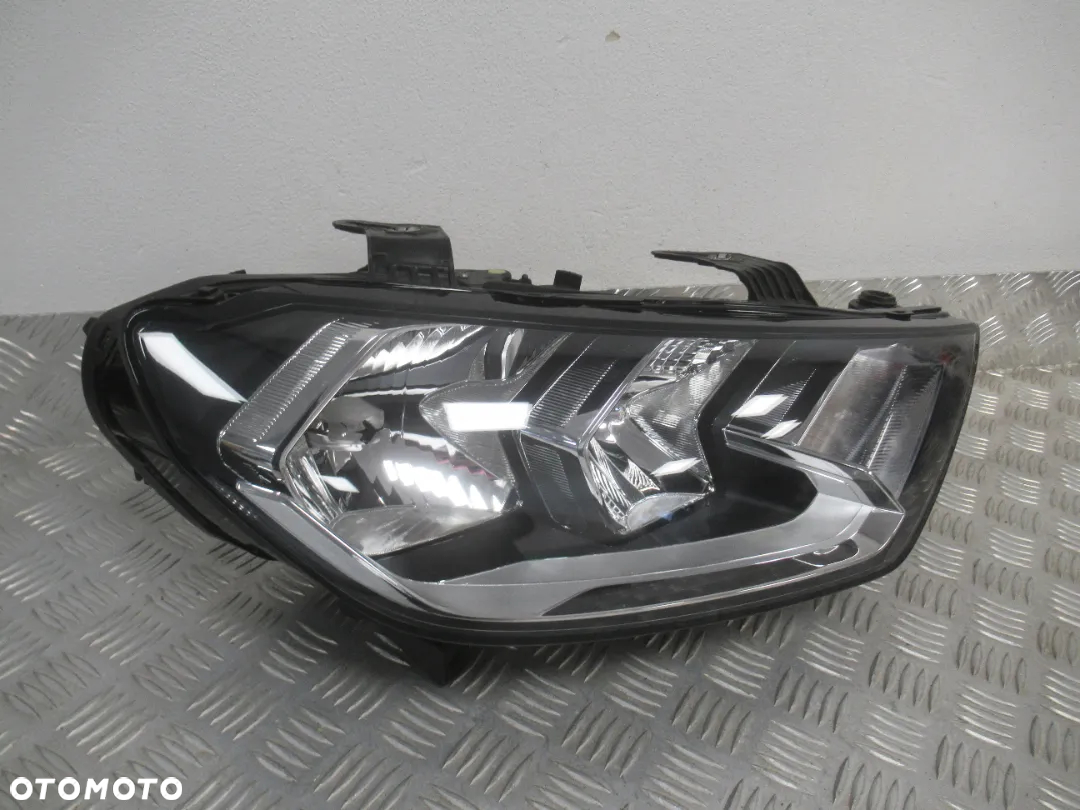 LAMPA PRZEDNIA PRZÓD PRAWA AUDI A1 II 82A 2018- - 3