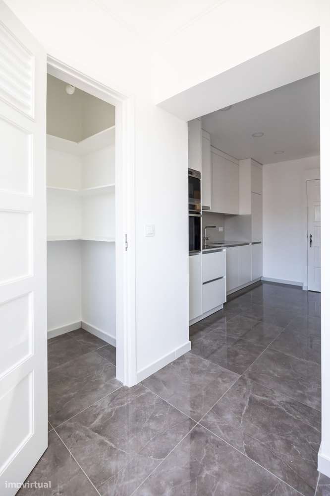 T2 remodelado com vista para o rio Tejo na Penha de França. - Grande imagem: 5/24