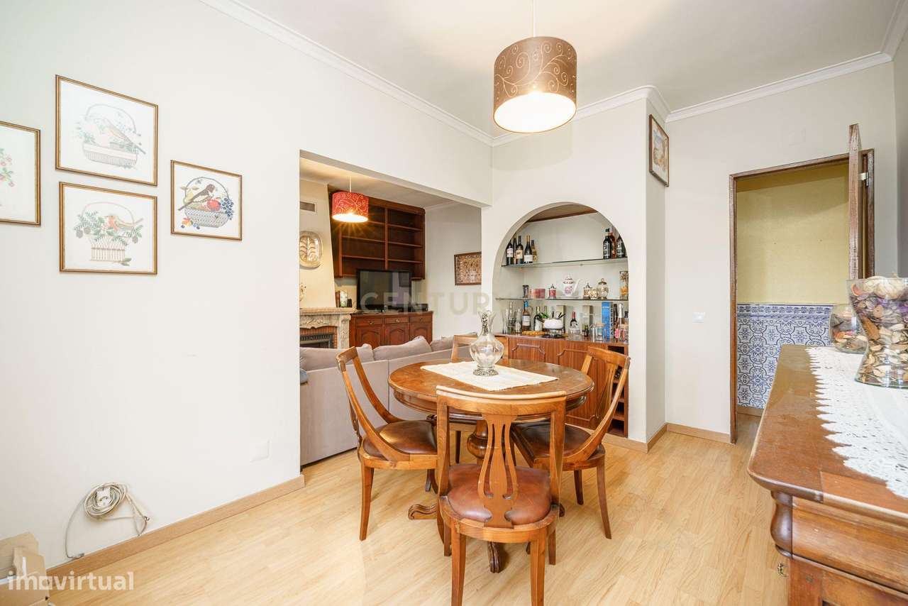 Apartamento T4 Transformado em T3 situado no bairro do Montalvão -Setú-11