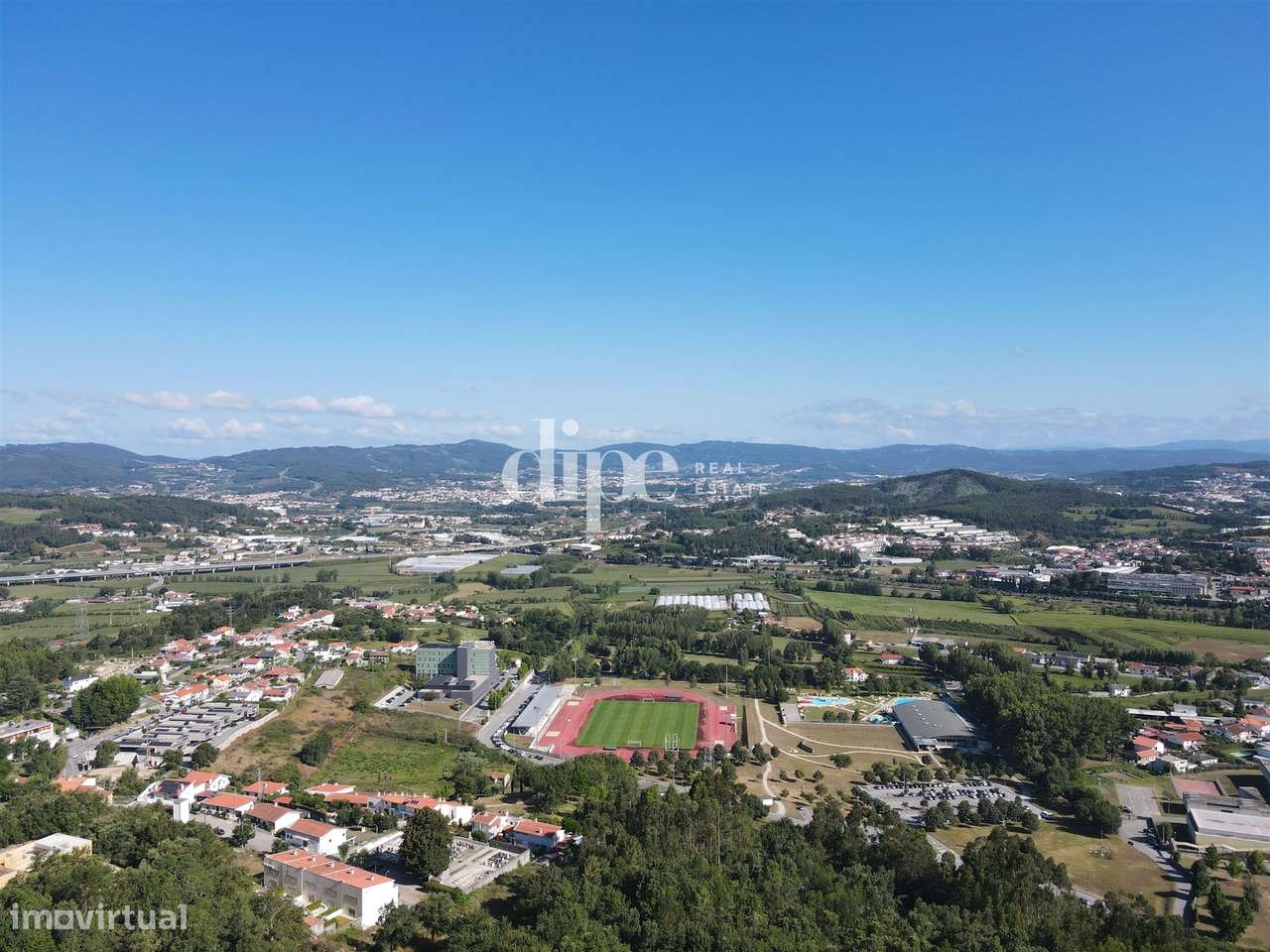 Terreno com 116.700 m2 para construção de moradias - Grande imagem: 4/17