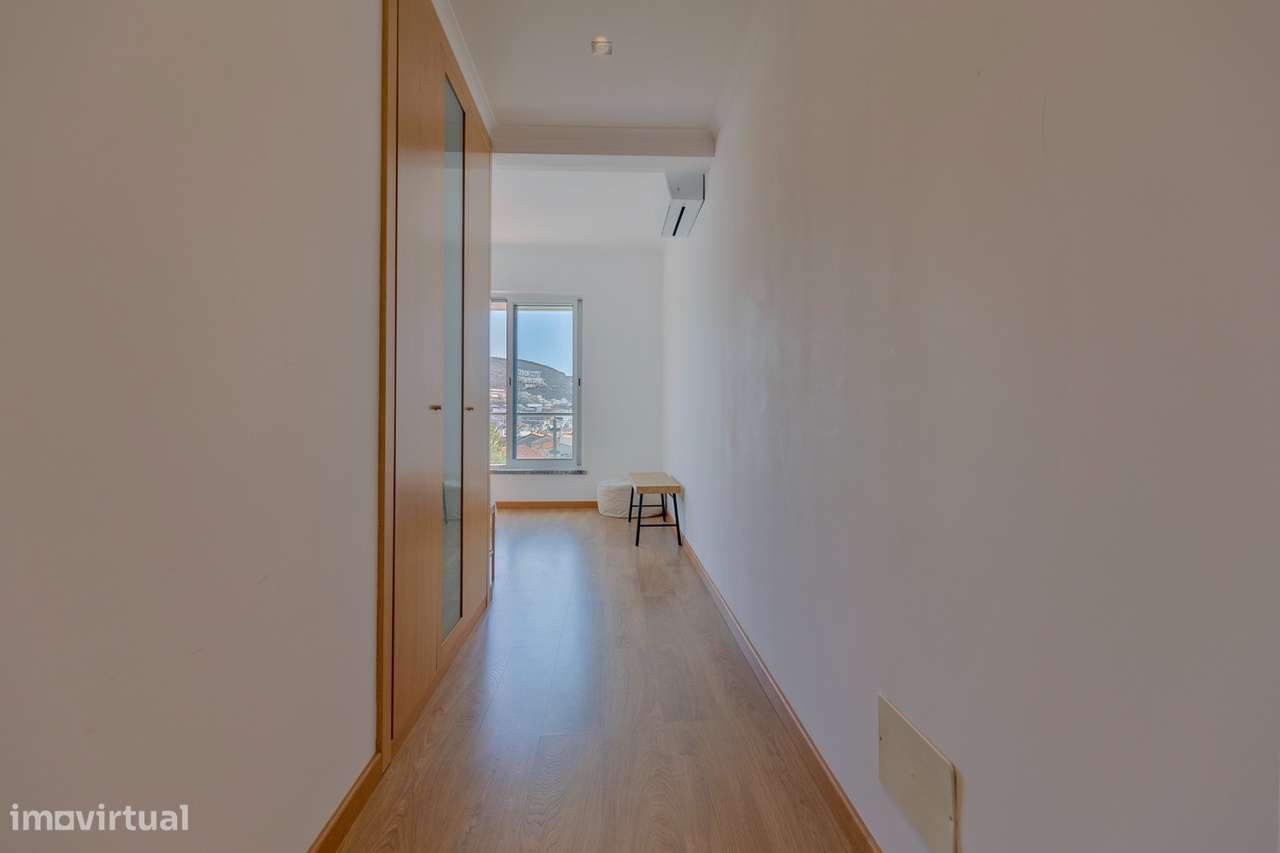 Moradia T3 piscina terraço vista mar e vila de Sesimbra-17